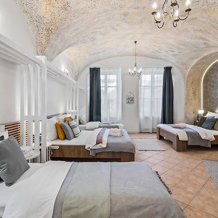 Charles Bridge Historical Apts By Michal&Friends براغ المظهر الخارجي الصورة