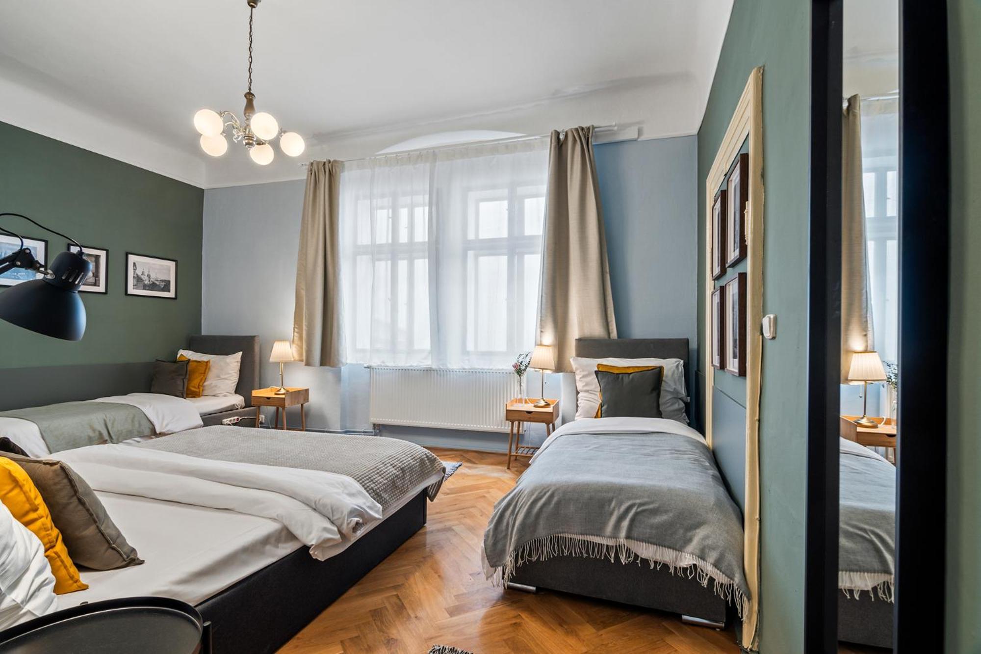 Charles Bridge Historical Apts By Michal&Friends براغ المظهر الخارجي الصورة