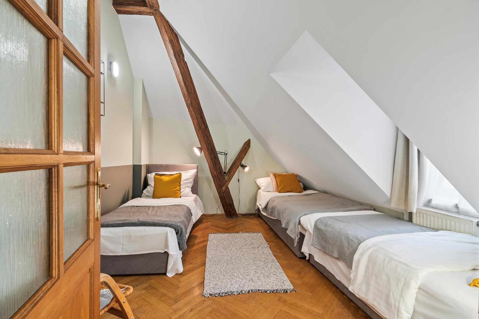 Charles Bridge Historical Apts By Michal&Friends براغ المظهر الخارجي الصورة
