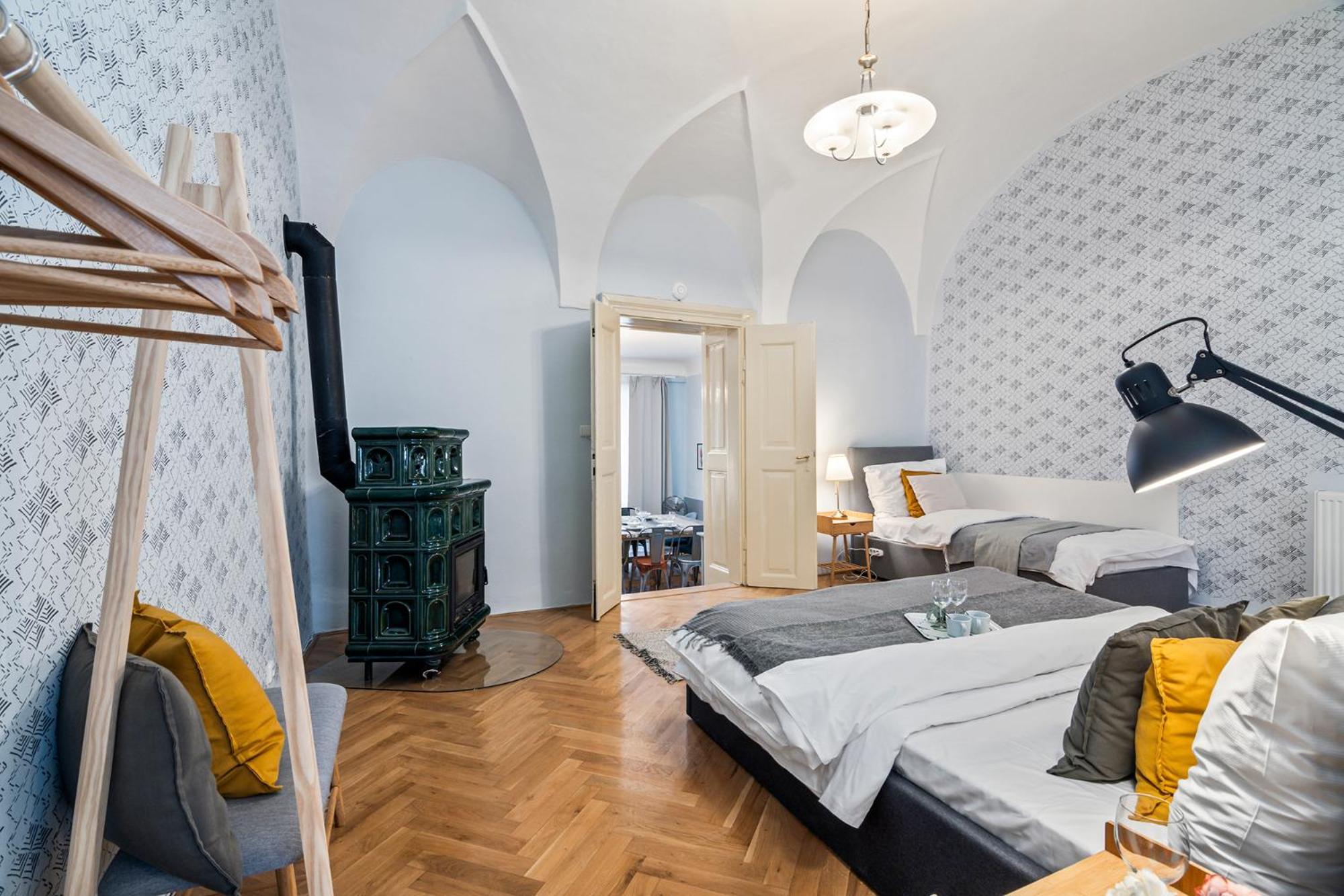Charles Bridge Historical Apts By Michal&Friends براغ المظهر الخارجي الصورة