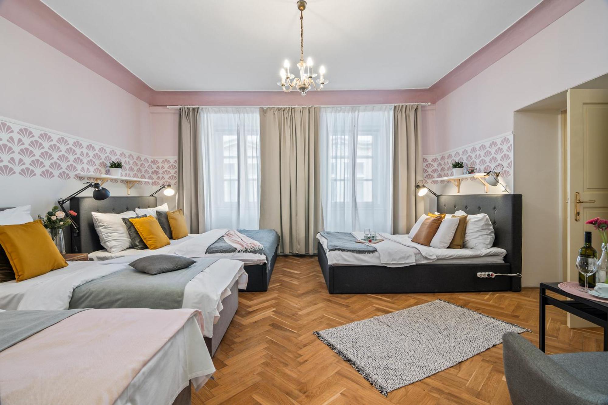 Charles Bridge Historical Apts By Michal&Friends براغ المظهر الخارجي الصورة