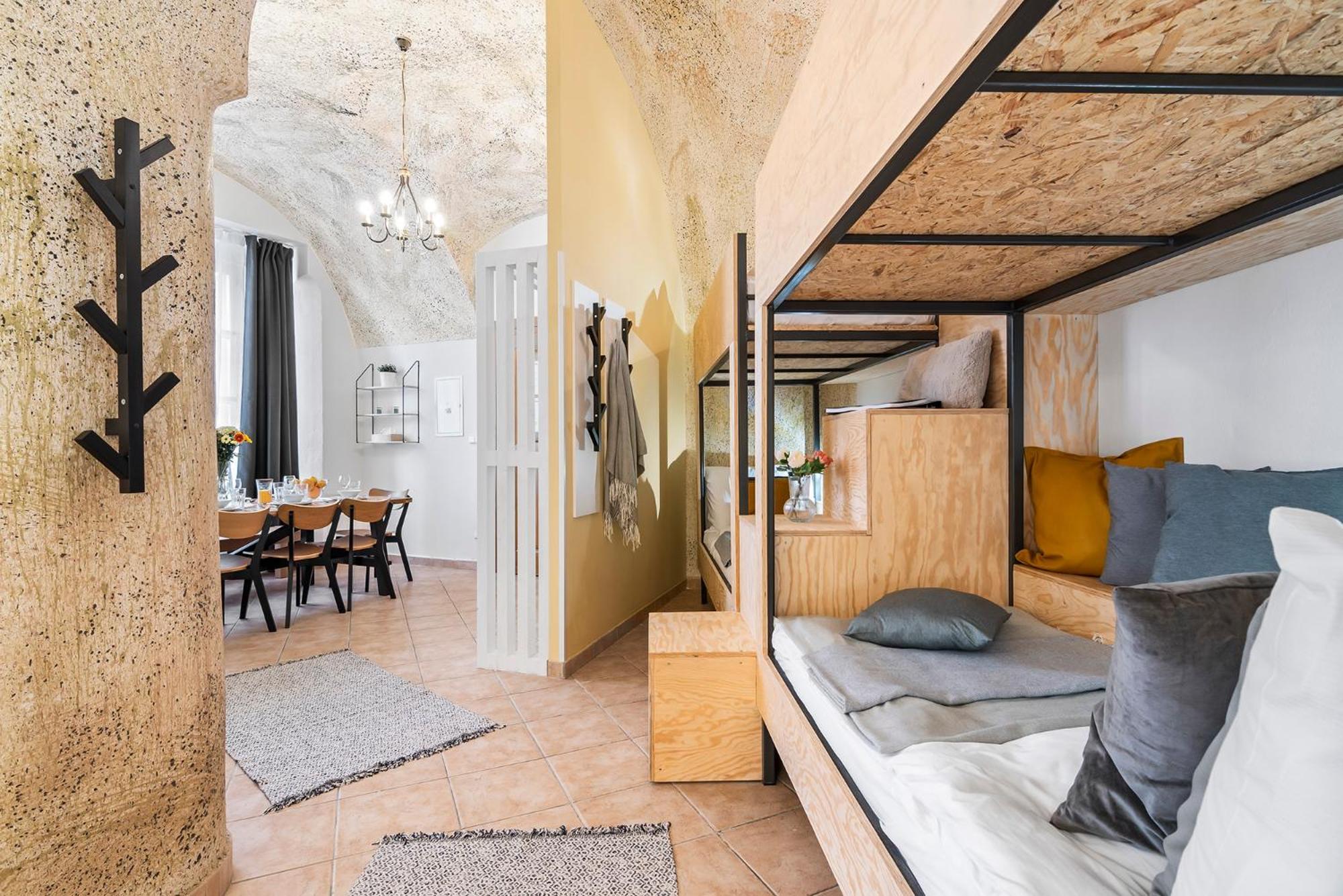 Charles Bridge Historical Apts By Michal&Friends براغ المظهر الخارجي الصورة