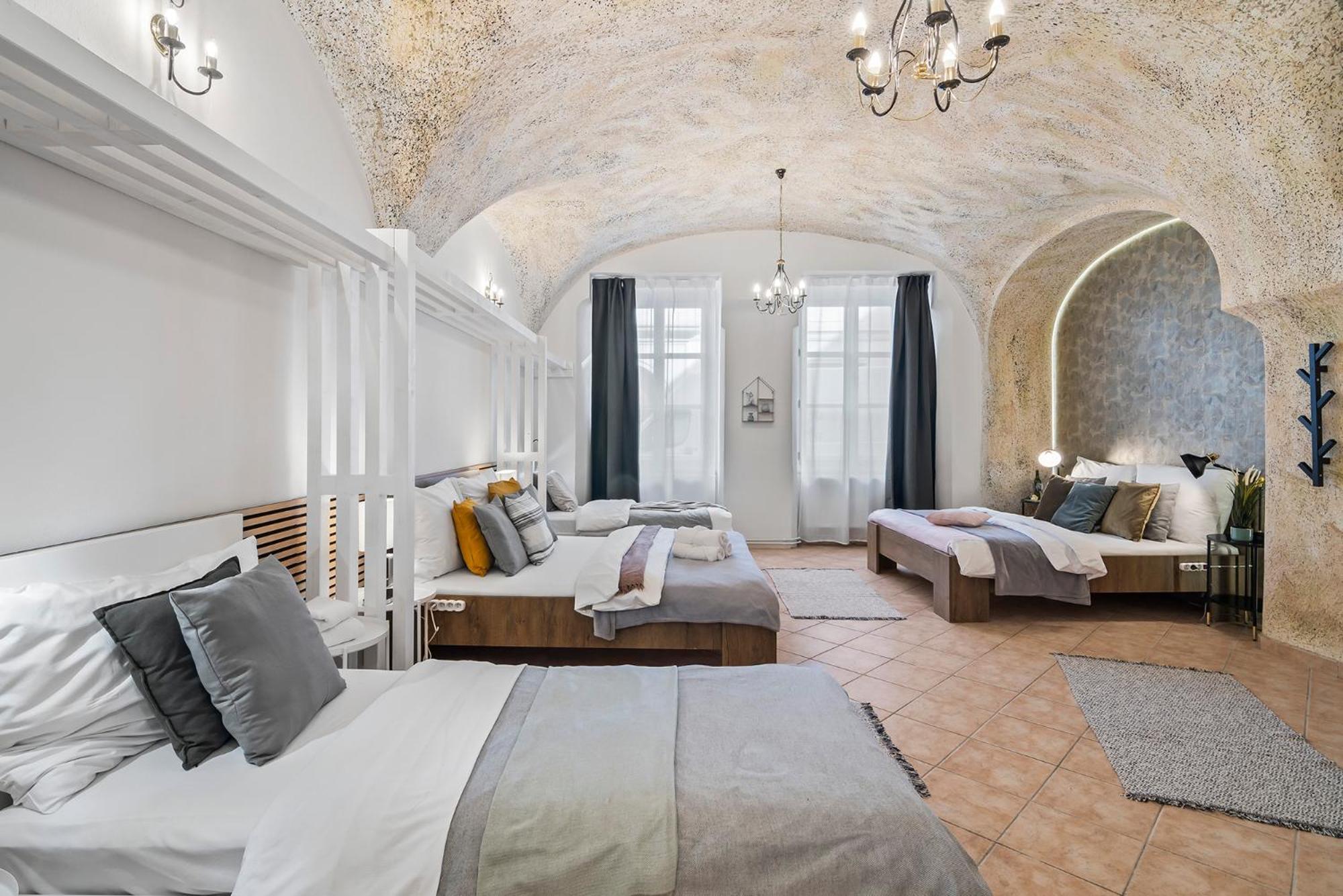 Charles Bridge Historical Apts By Michal&Friends براغ المظهر الخارجي الصورة