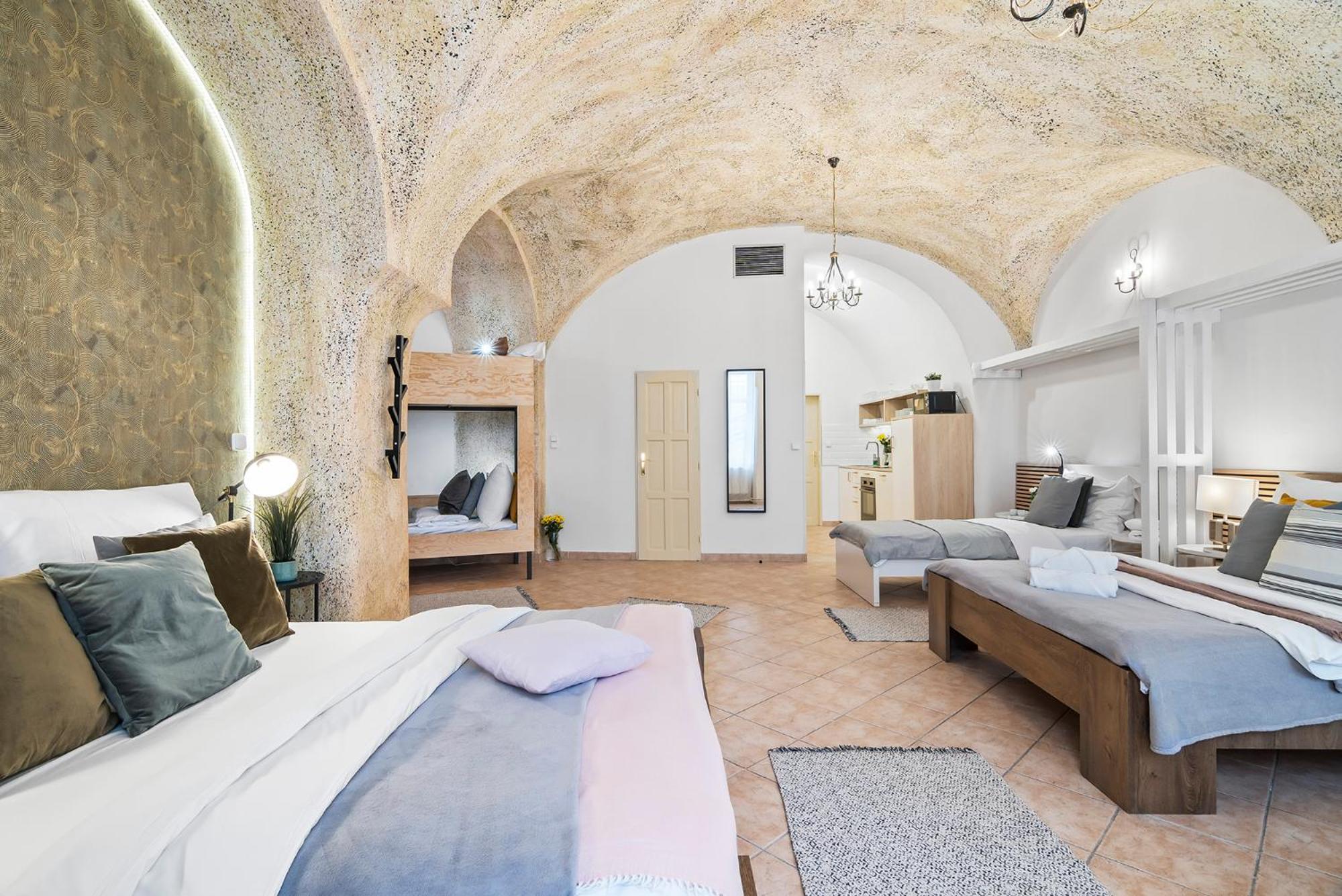 Charles Bridge Historical Apts By Michal&Friends براغ المظهر الخارجي الصورة
